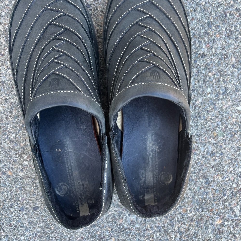 Teva slip resistant 8 (EU 39) slip-on leather herringbone shoes black/ stitching